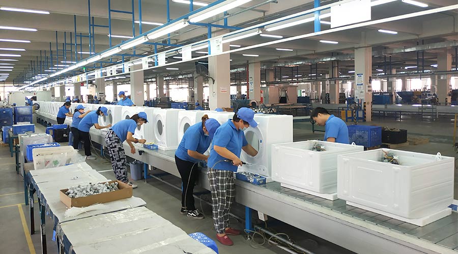 高效率！員工們忙碌地開(kāi)展巴西客戶的衣物烘干機(jī)生產(chǎn)工作