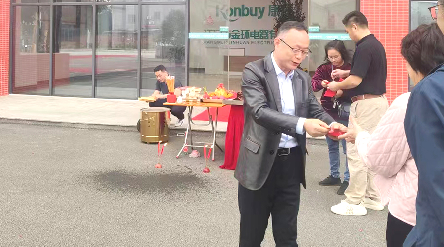 開工好兆頭！金環(huán)電器為全體員工發(fā)放紅包福利！